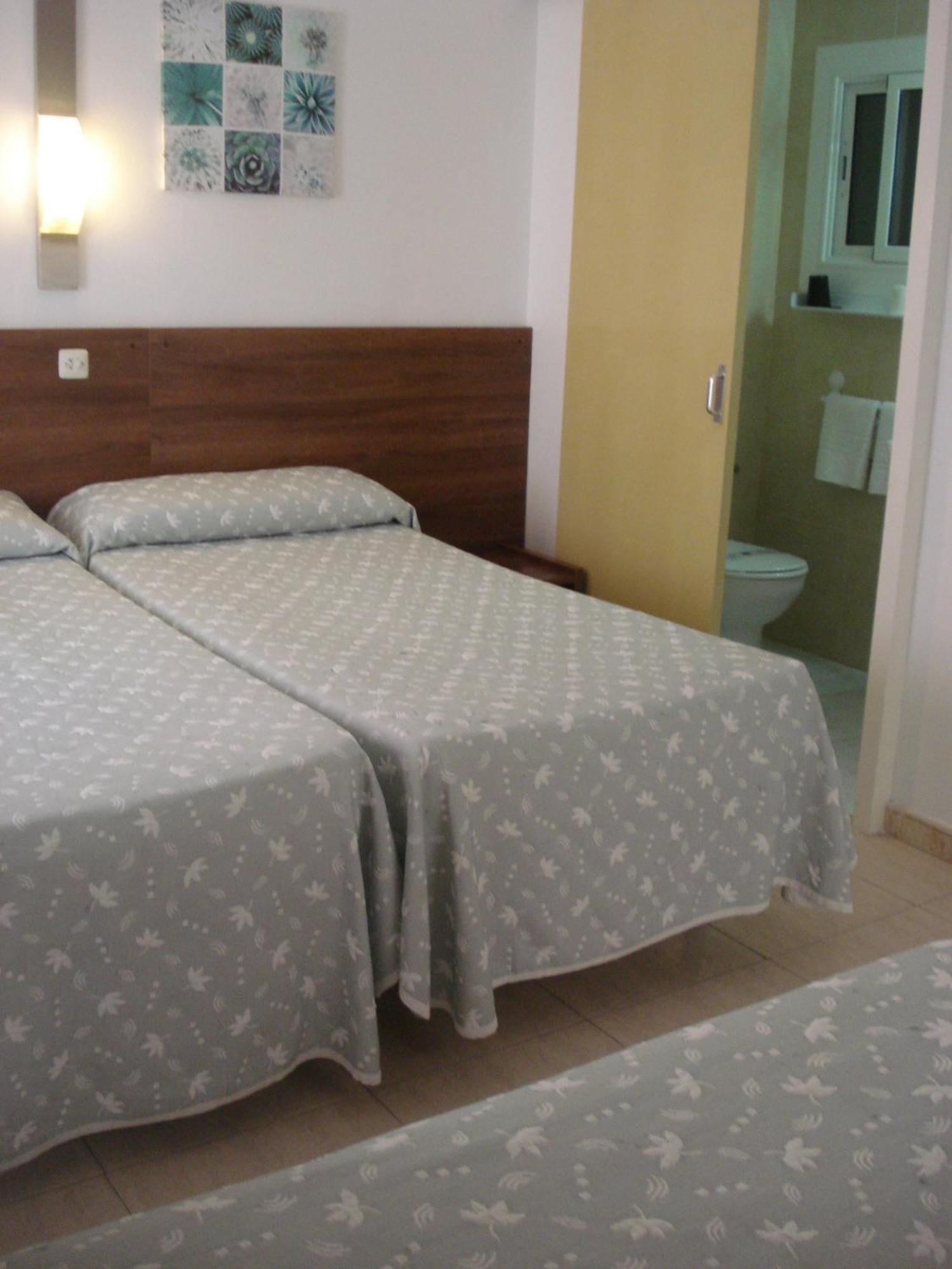 Hostal Margarita Пинеда де Мар Стая снимка