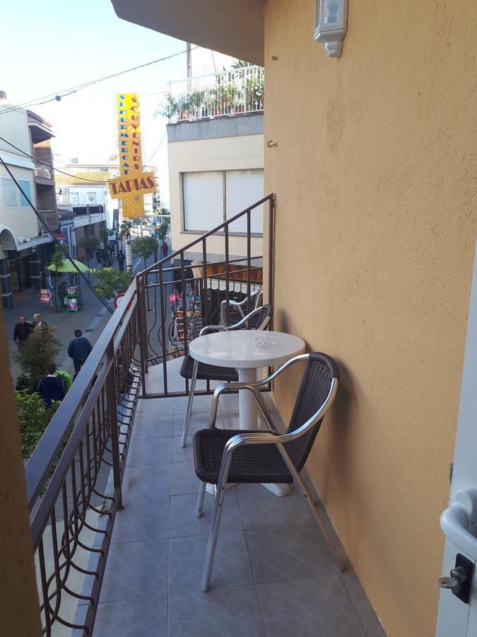 Hostal Margarita Пинеда де Мар Екстериор снимка