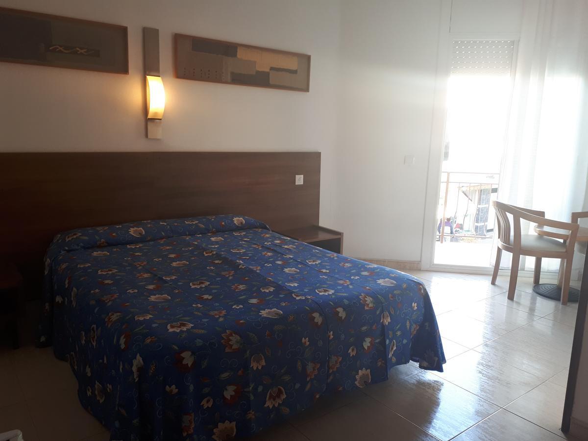 Hostal Margarita Пинеда де Мар Екстериор снимка