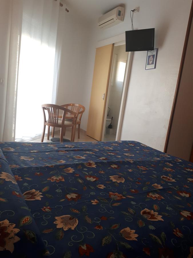 Hostal Margarita Пинеда де Мар Екстериор снимка