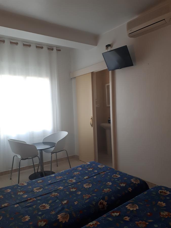 Hostal Margarita Пинеда де Мар Екстериор снимка