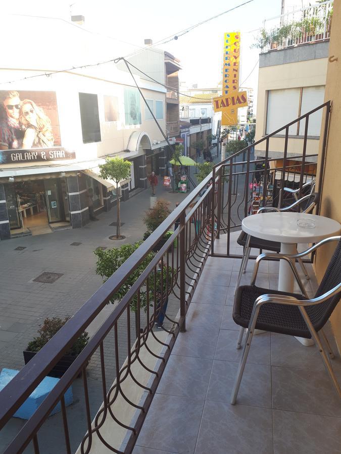 Hostal Margarita Пинеда де Мар Екстериор снимка