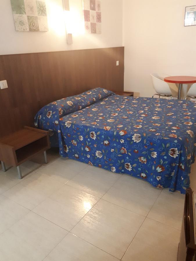 Hostal Margarita Пинеда де Мар Екстериор снимка