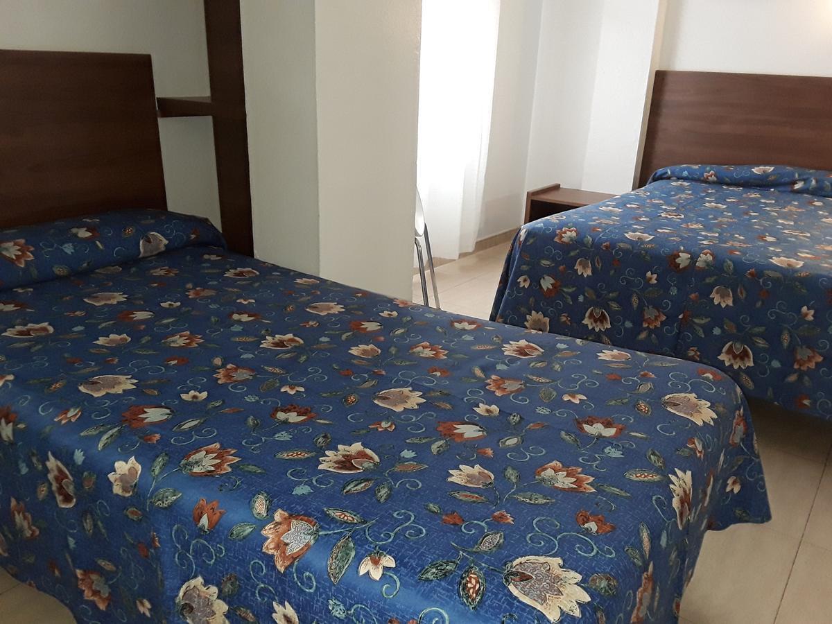 Hostal Margarita Пинеда де Мар Екстериор снимка