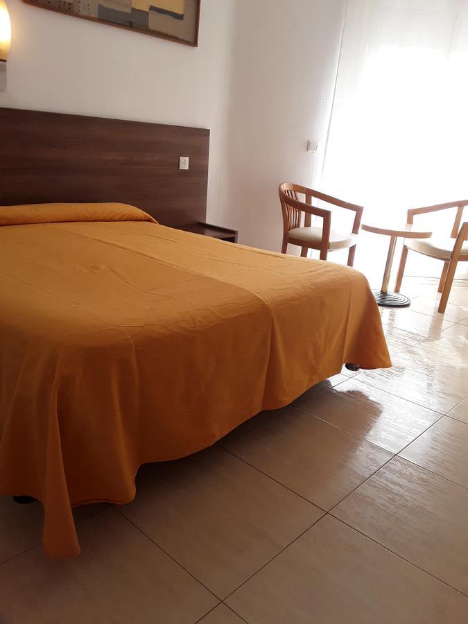 Hostal Margarita Пинеда де Мар Екстериор снимка