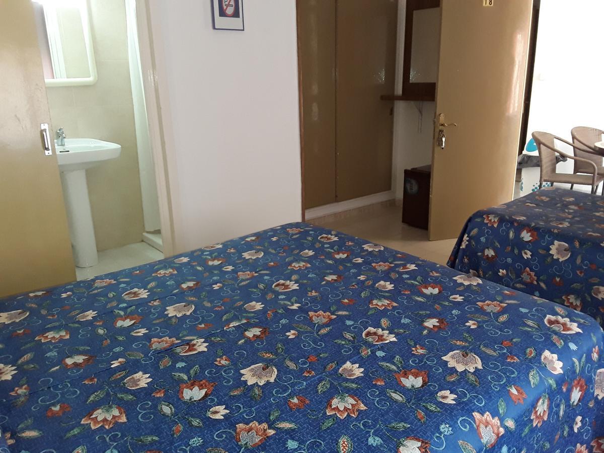Hostal Margarita Пинеда де Мар Екстериор снимка