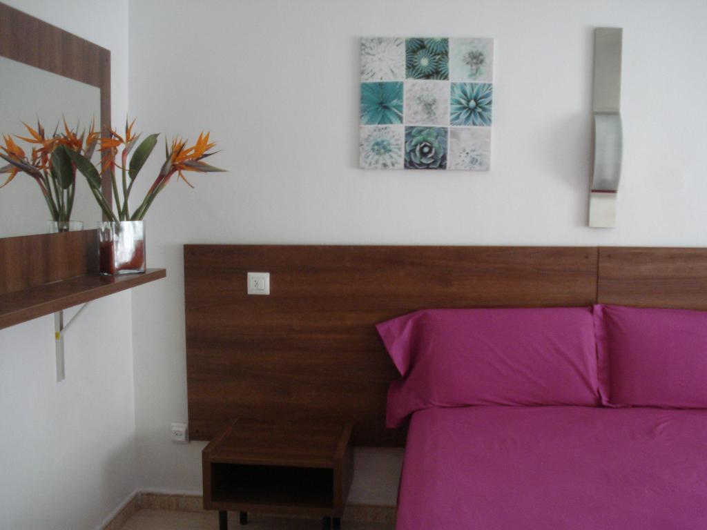 Hostal Margarita Пинеда де Мар Екстериор снимка