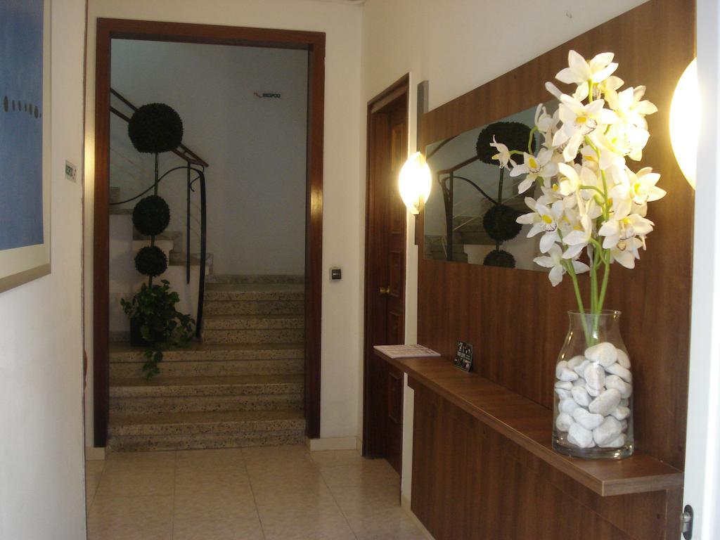 Hostal Margarita Пинеда де Мар Екстериор снимка