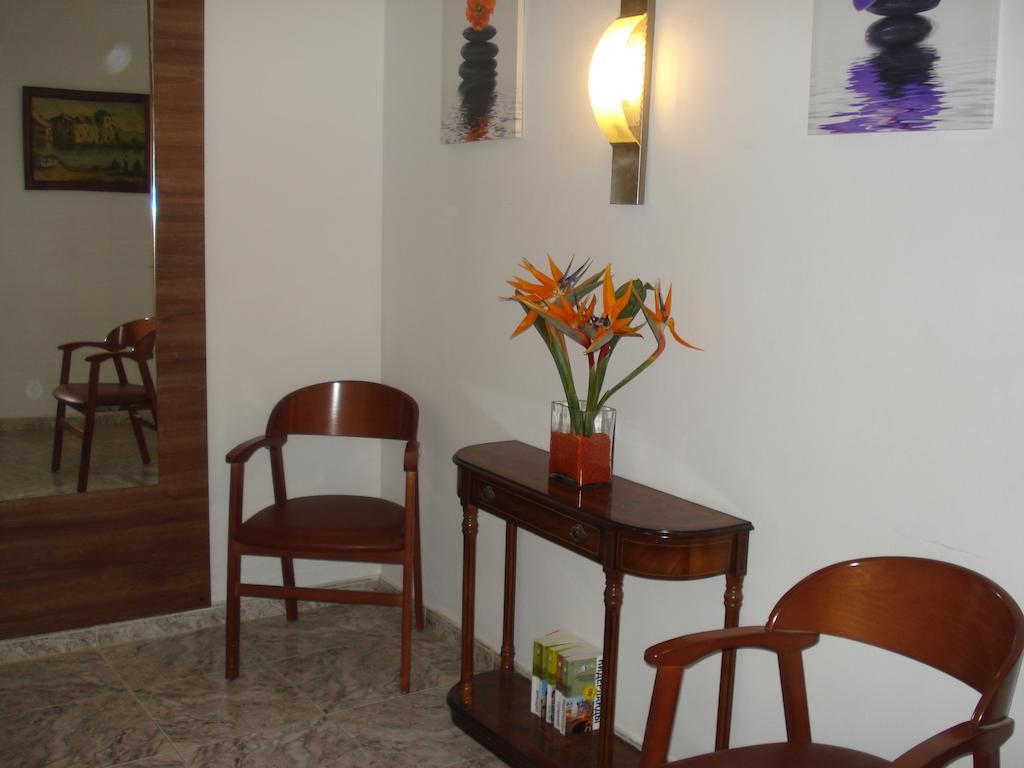Hostal Margarita Пинеда де Мар Екстериор снимка